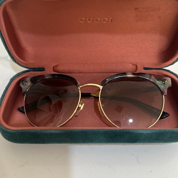 Gucci Animalier Sunglasses and case - Picture 5 of 6